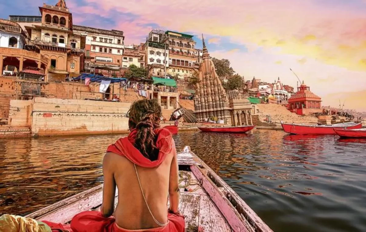 DELHI VARANASI TOUR BY LUXURY TRAIN VANDE BHARAT